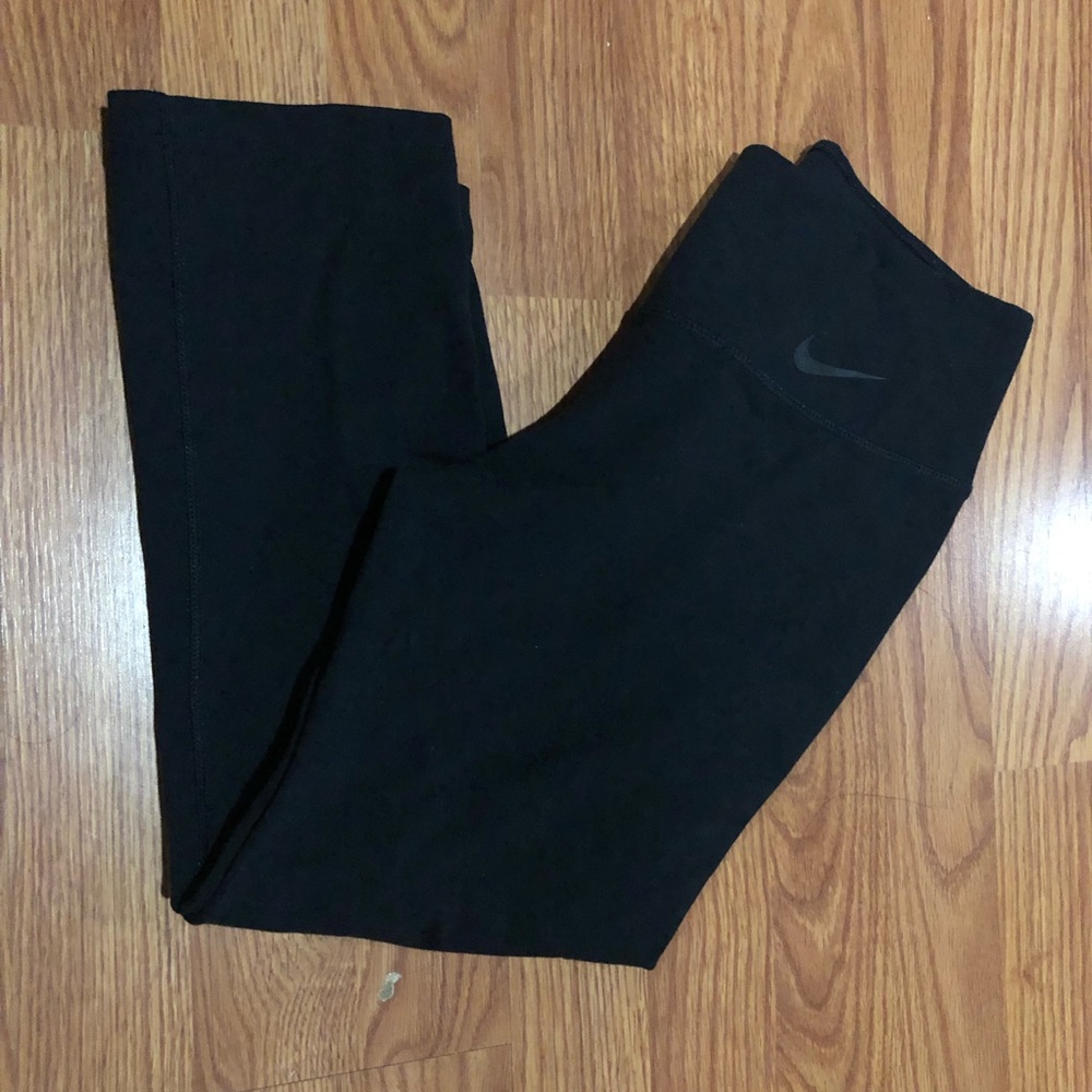 Nike Legendary Cropped High Waisted Leggings
